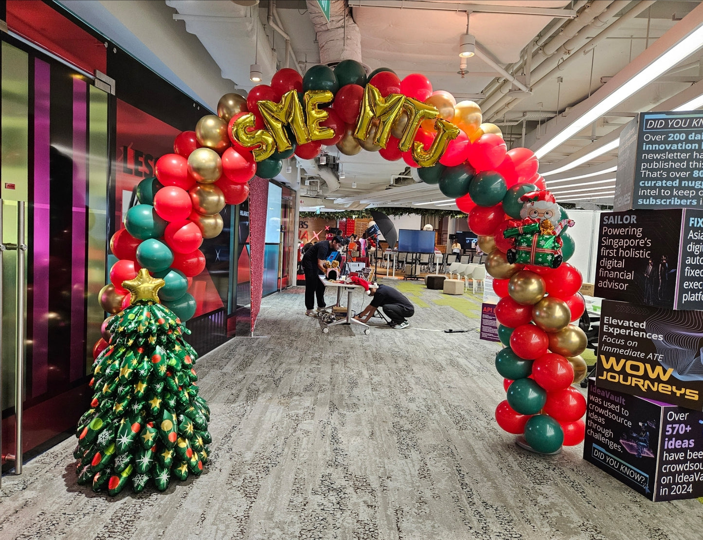 Christmas Balloon Arch & Columns Package with Themed Foils