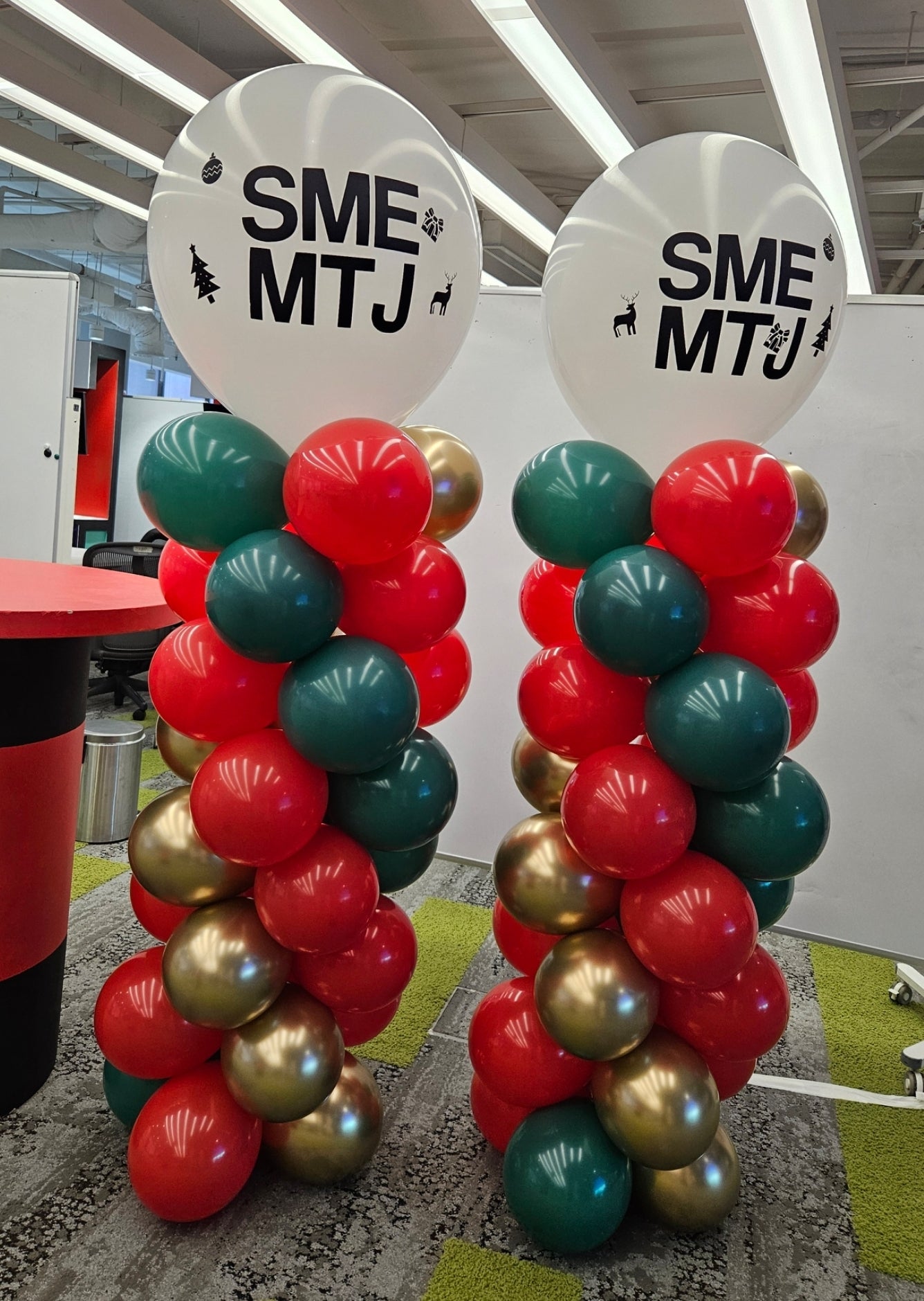 Christmas Balloon Arch & Columns Package with Themed Foils